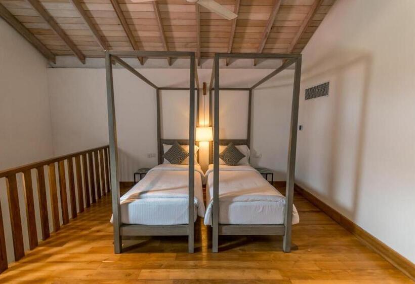 סוויטה משפחתית, Fort Bazaar