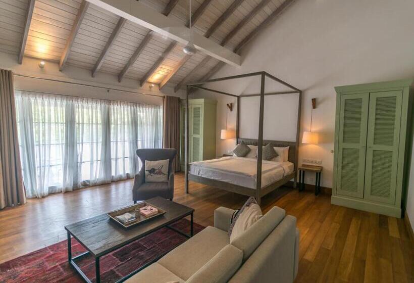 סוויטה משפחתית, Fort Bazaar