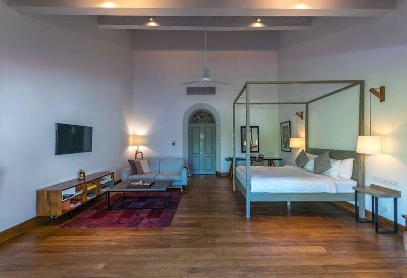 סוויטה משפחתית, Fort Bazaar