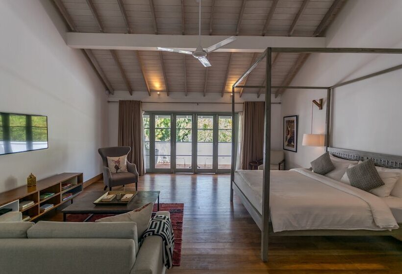 סוויטה משפחתית, Fort Bazaar