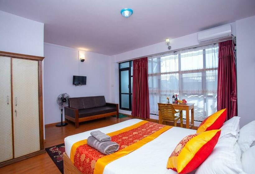 اتاق لوکس, The Boudha Inn