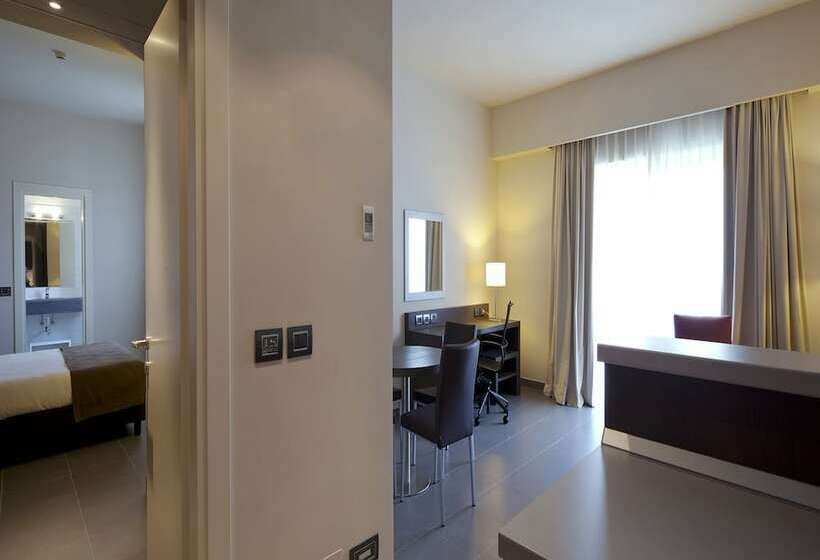 جناح إدارى, Inn Naples Airport