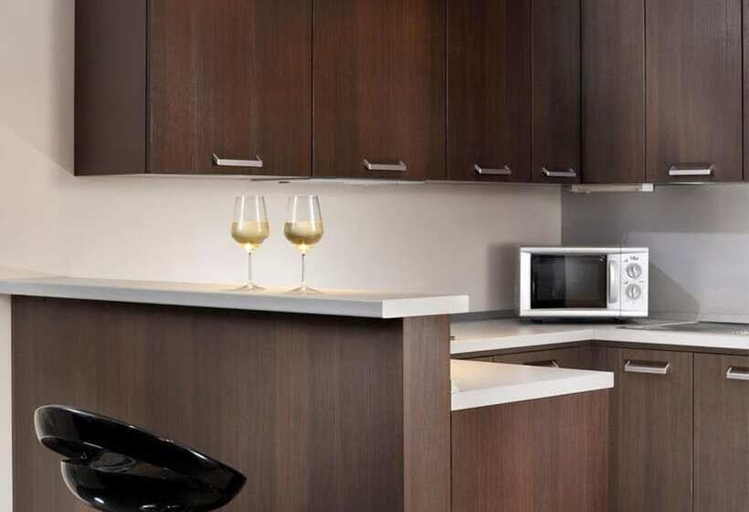 جناح إدارى, Inn Naples Airport