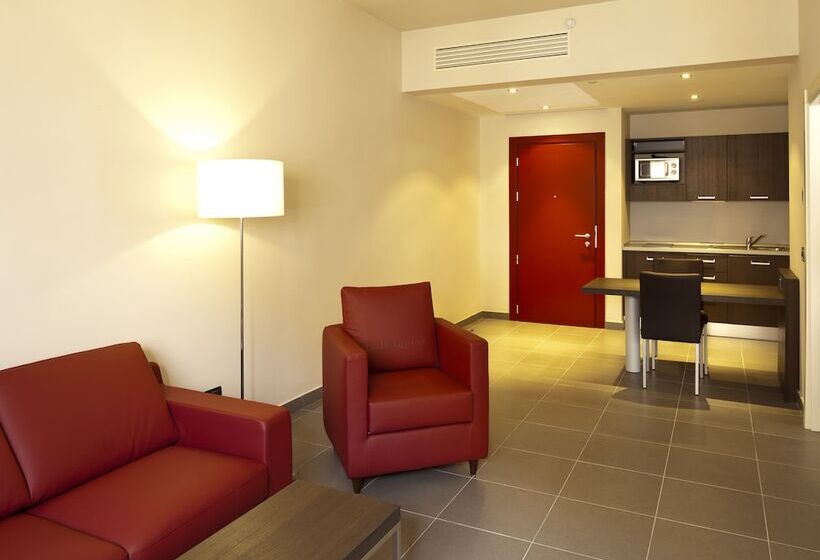Президентский Люкс, Inn Naples Airport