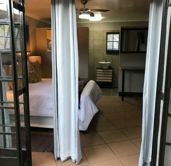 غرفة قياسية, Aerotropolis Guest Lodge