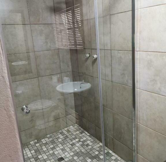 غرفة قياسية, Aerotropolis Guest Lodge