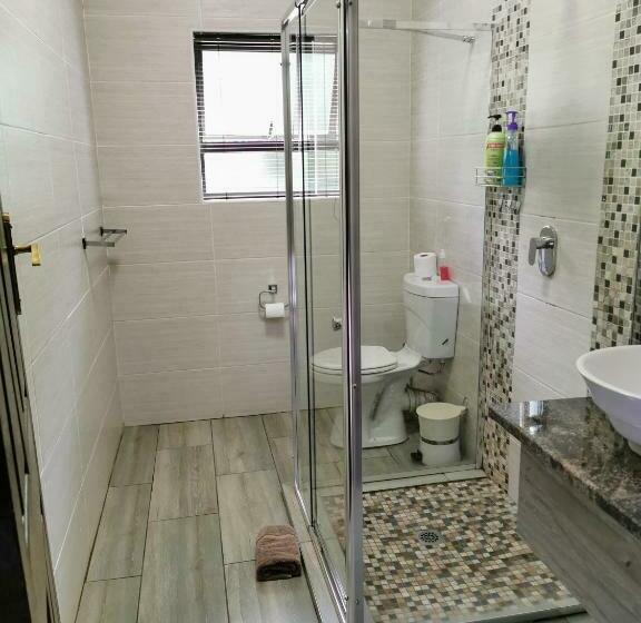 Номер Стандарт, Aerotropolis Guest Lodge