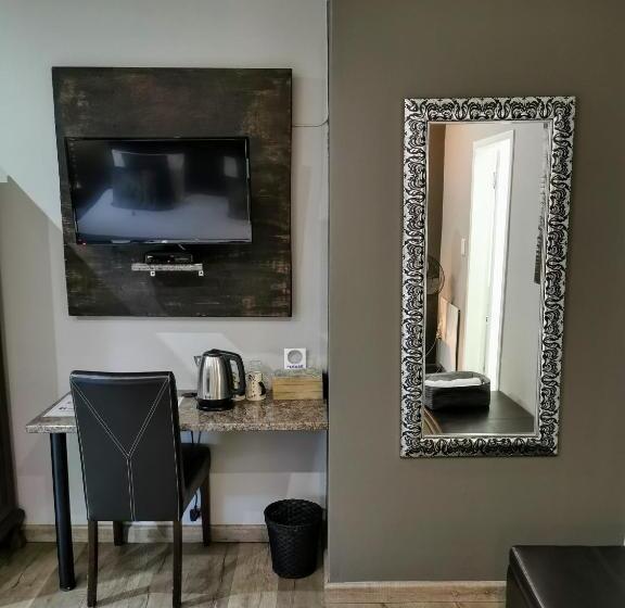 غرفة قياسية, Aerotropolis Guest Lodge