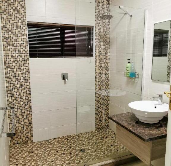 غرفة قياسية, Aerotropolis Guest Lodge