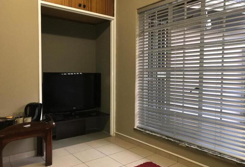 غرفة عائلية, Aerotropolis Guest Lodge