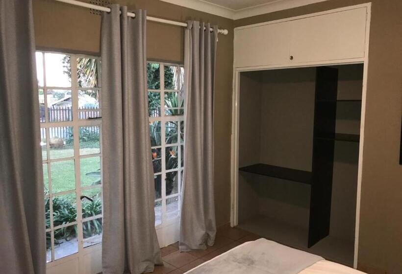 غرفة عائلية, Aerotropolis Guest Lodge