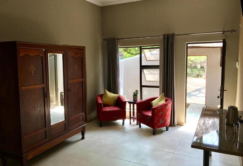 Семейный Номер, Aerotropolis Guest Lodge