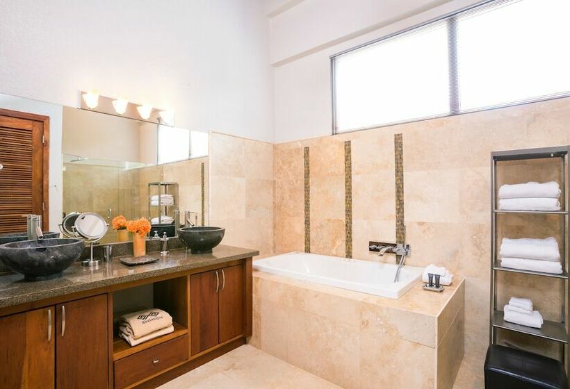 Deluxe Suite Sea View, Xbalanque