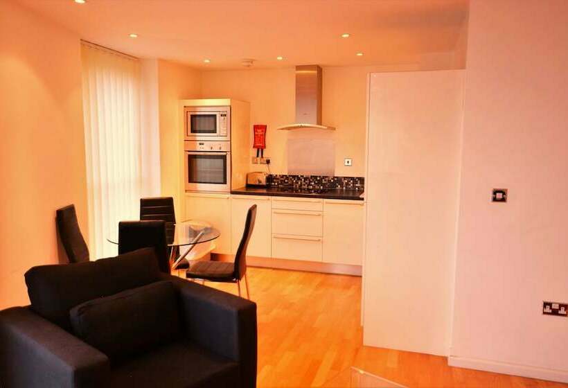آپارتمان لوکس 2 خوابه, Zen Apartments   City Airport London
