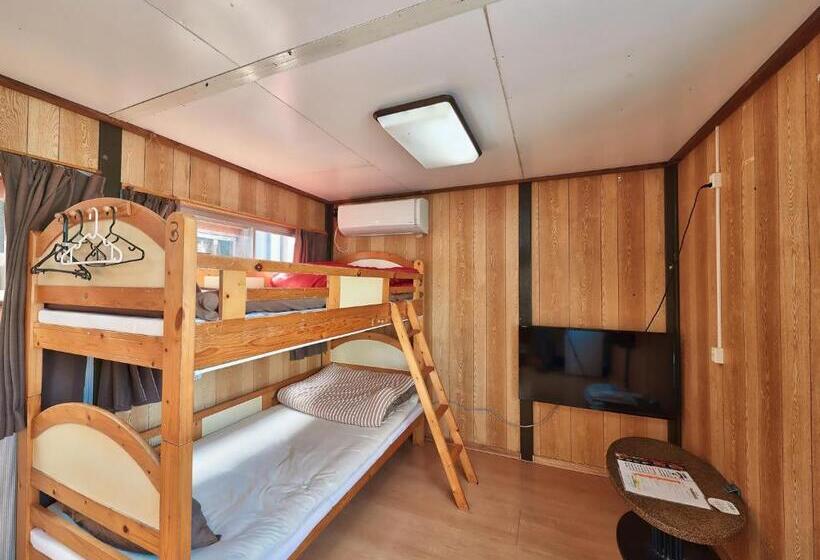 חדר משפחתי, Hamby Resort