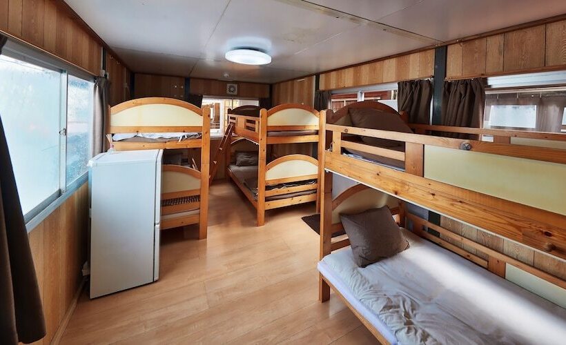 חדר משפחתי, Hamby Resort