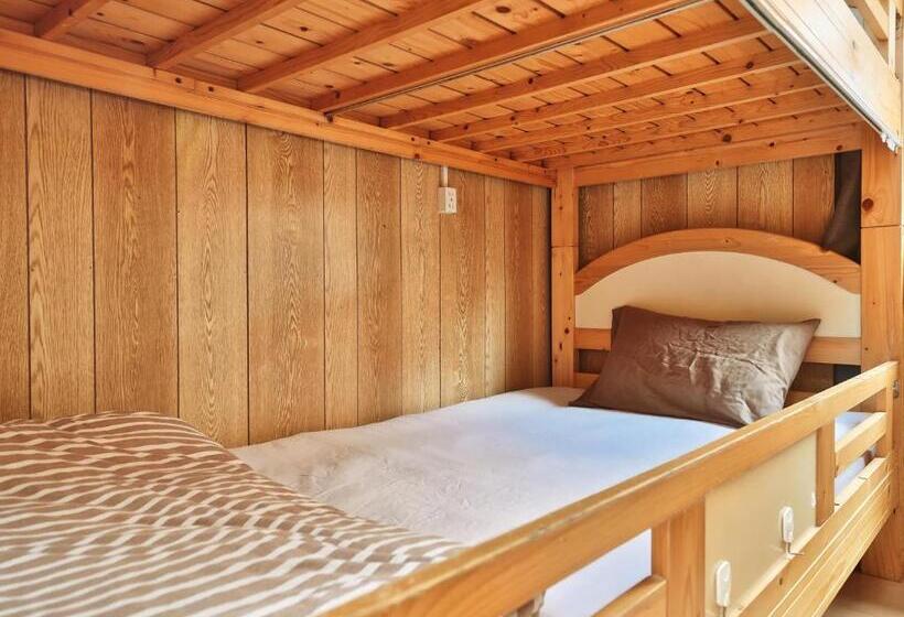 חדר משפחתי, Hamby Resort