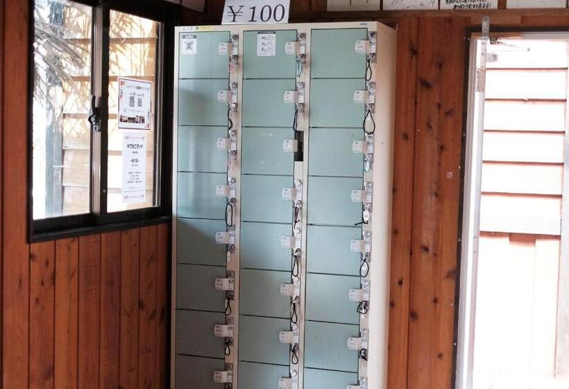 חדר משפחתי, Hamby Resort