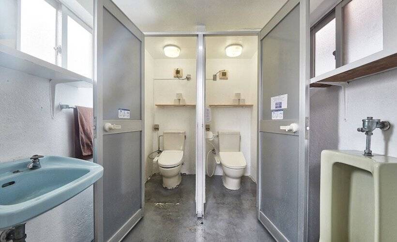 חדר משפחתי, Hamby Resort