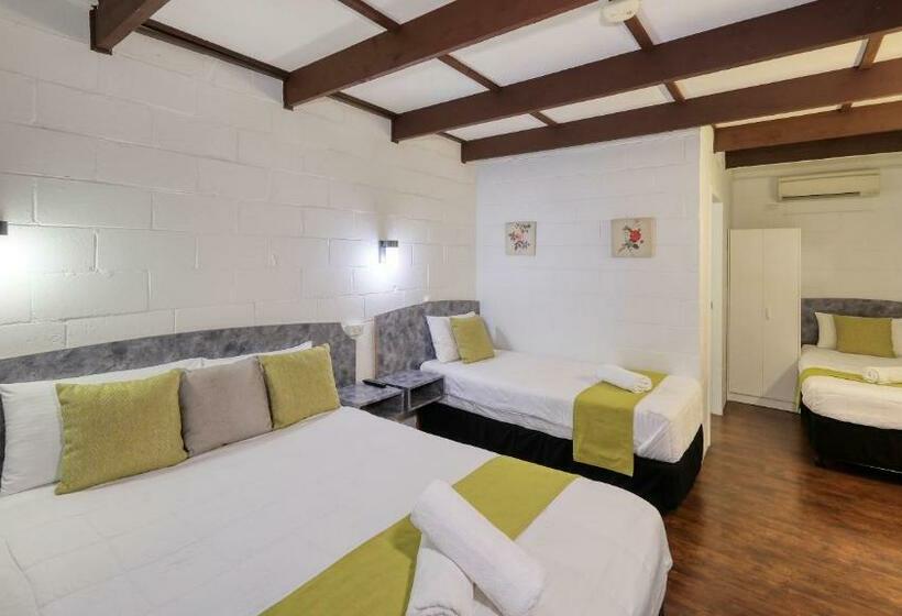 חדר משפחתי, Azalea Motel