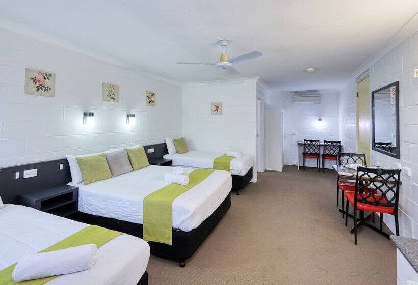 חדר משפחתי, Azalea Motel