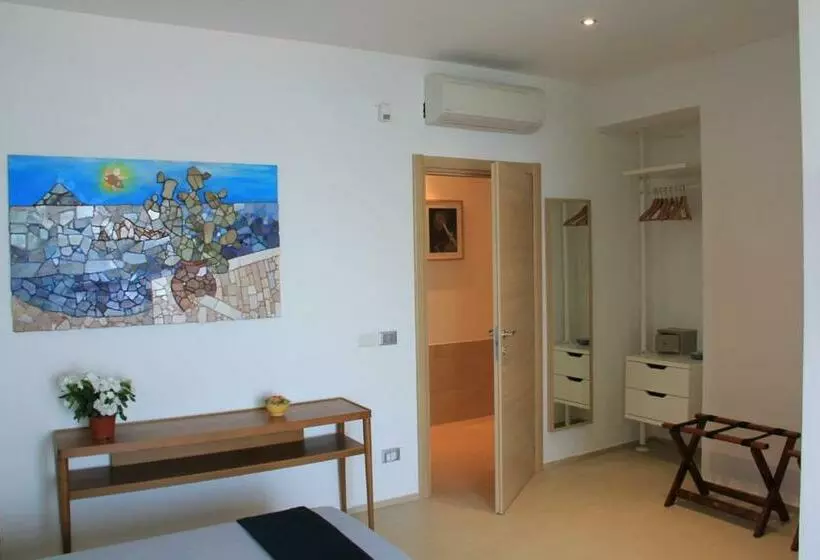 اتاق لوکس با چشم‌انداز دریا, B&b Blu Infinito