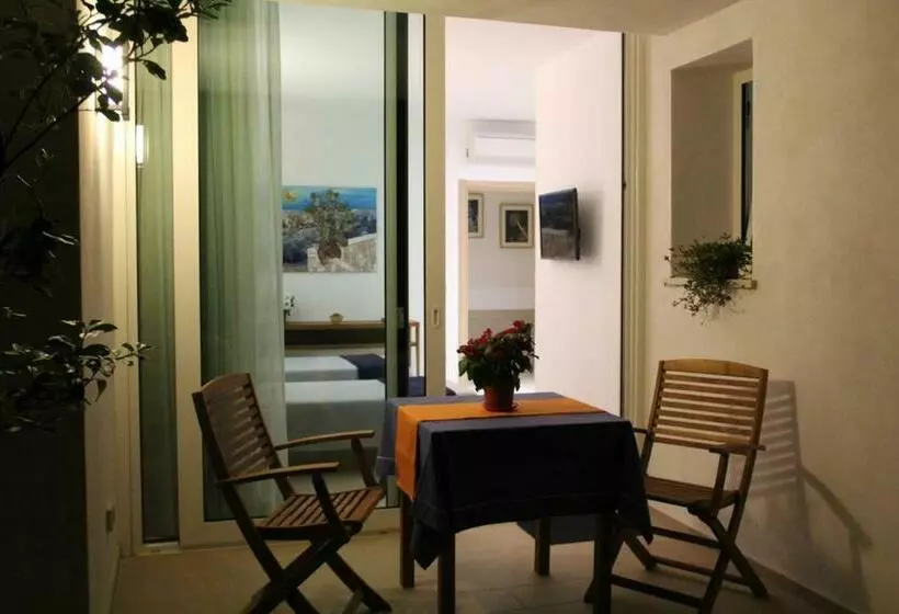 اتاق لوکس با چشم‌انداز دریا, B&b Blu Infinito