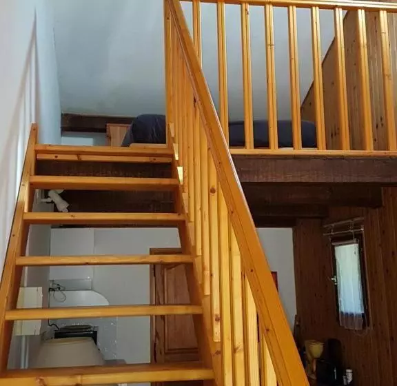 استودیوی استاندارد, A Casa Di L'alivu