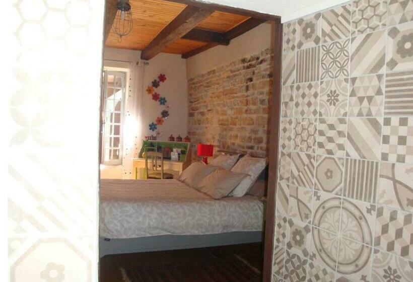 חדר סטנדרט, D'ici Et D'ailleurs