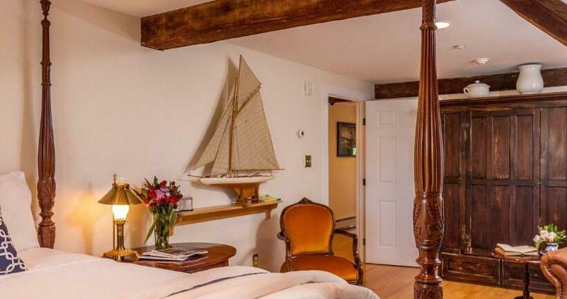 Номер Стандарт Вид на Бассейн, Kennebec Inn