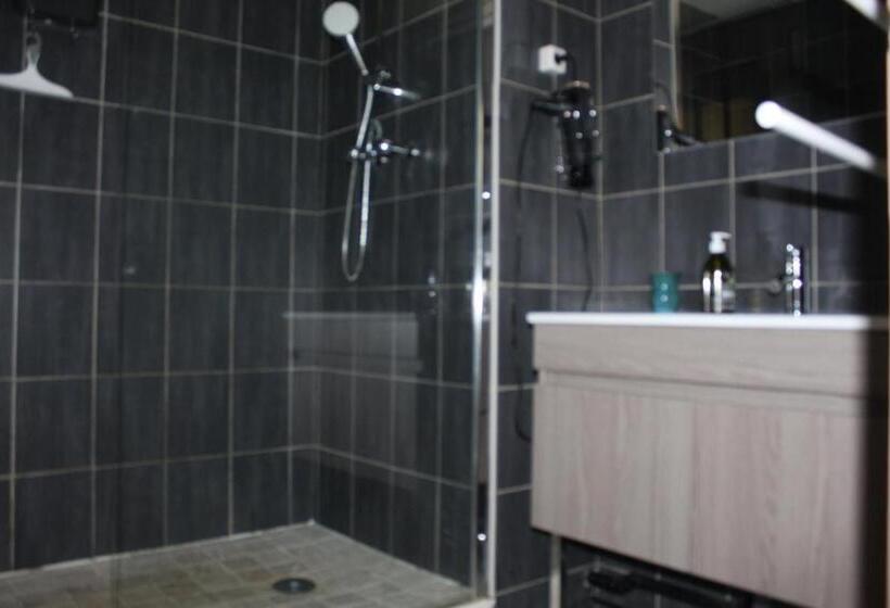 2间卧室的房子, Mas Auroma