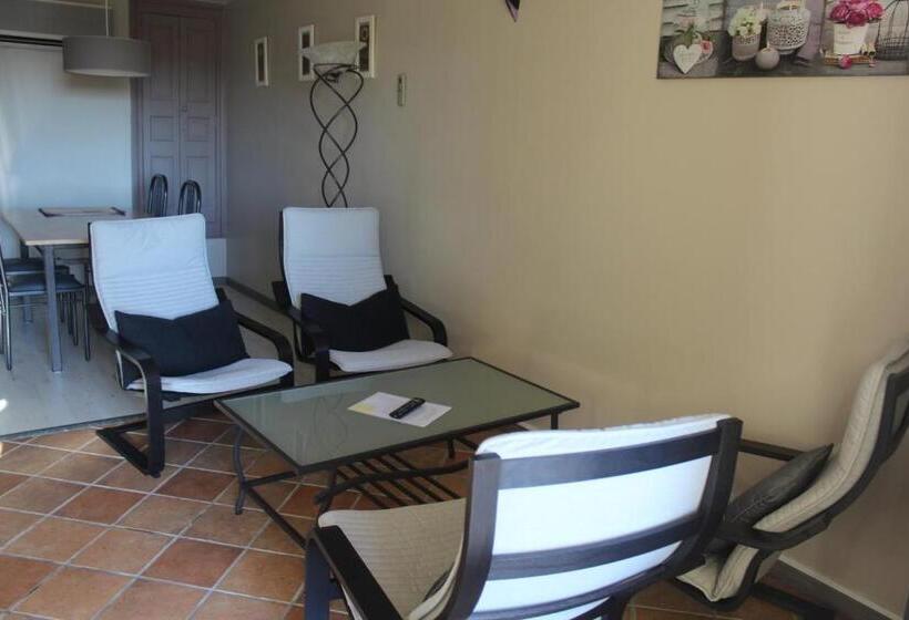 2间卧室的房子, Mas Auroma