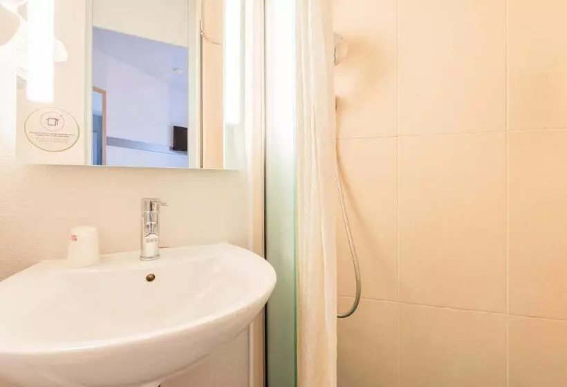Standard Neljän Hengen Huone, B&b Hotel Colmar Vignobles Ouest