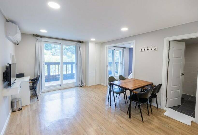 家庭间, Camp Jirisan Parkview