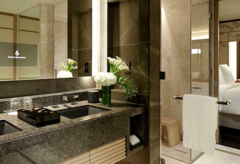 اتاق لوکس با تخت بزرگ, Four Seasons Hotel Kyoto