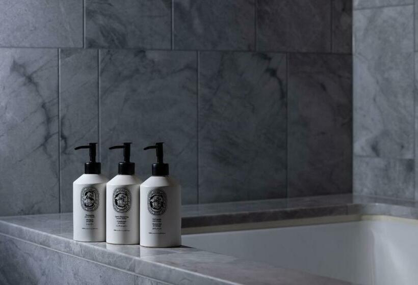 اتاق لوکس با تخت بزرگ, Four Seasons Hotel Kyoto