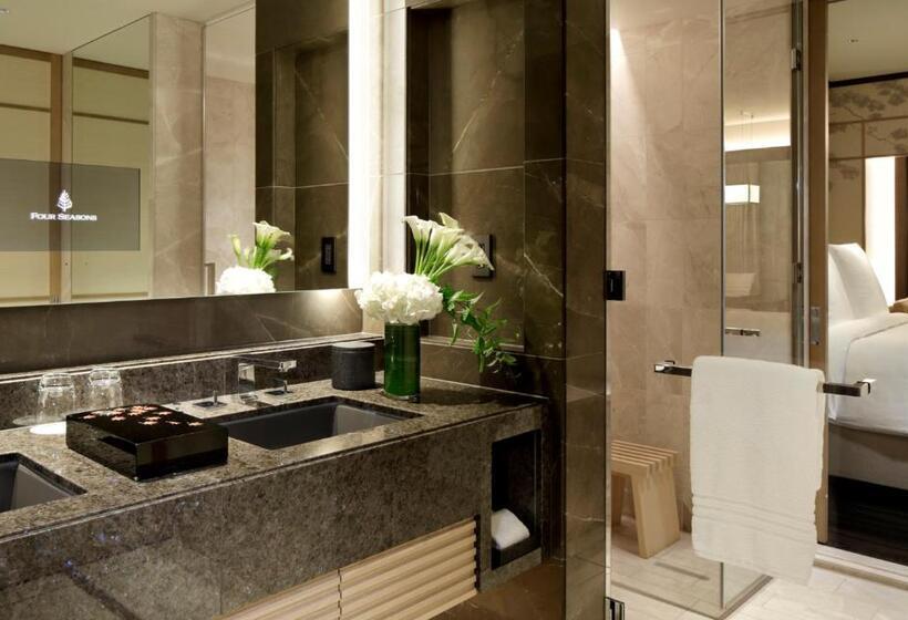 Стандартный Номер Кровать Кинг, Four Seasons Hotel Kyoto