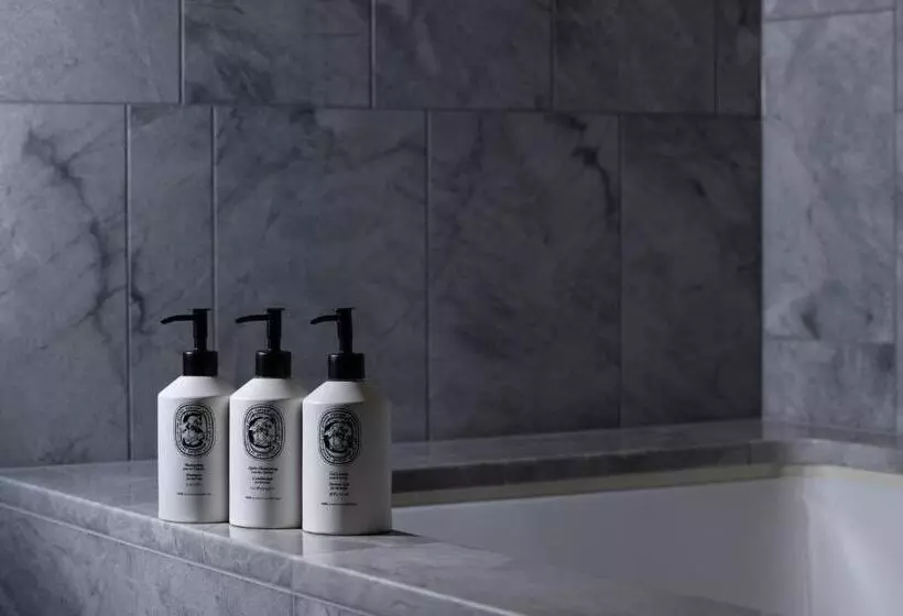 キングサイズベッドのスタンダードルーム, Four Seasons Hotel Kyoto