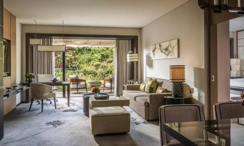 キングサイズベッドのスイートルーム, Four Seasons Hotel Kyoto