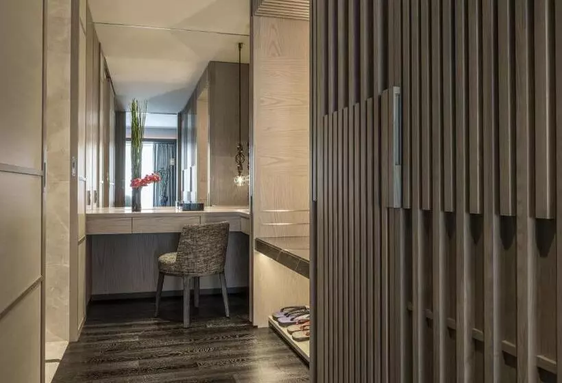 キングサイズベッドのスイートルーム, Four Seasons Hotel Kyoto