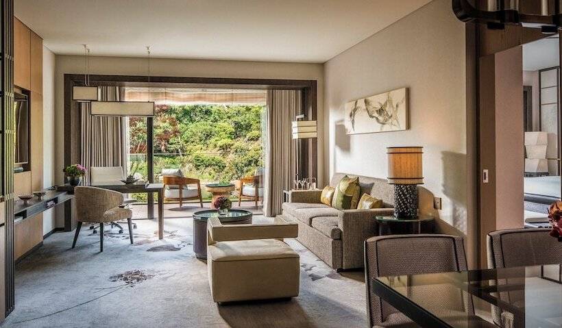 Люкс Кровать Кинг, Four Seasons Hotel Kyoto