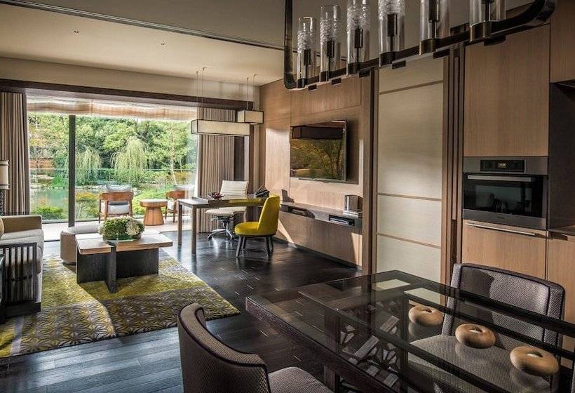Люкс Кровать Кинг, Four Seasons Hotel Kyoto