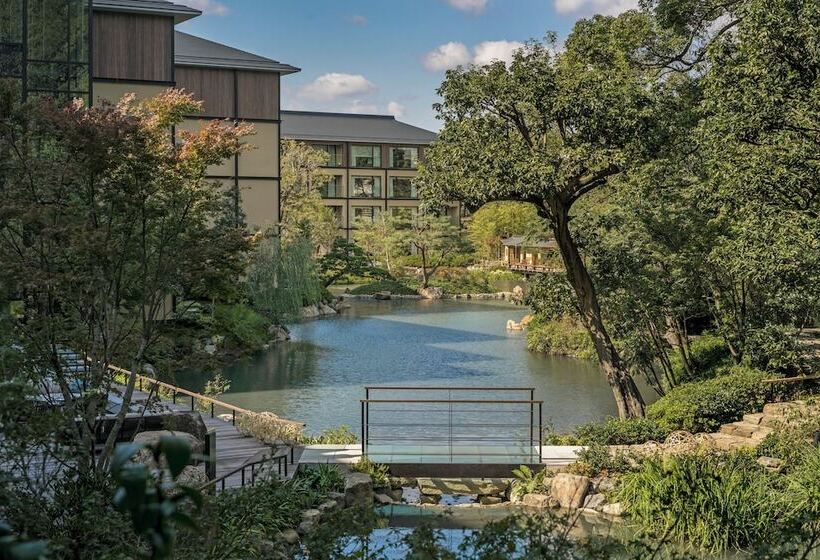 Люкс Кровать Кинг, Four Seasons Hotel Kyoto