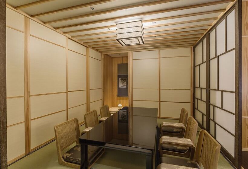 Люкс, Four Seasons Hotel Kyoto