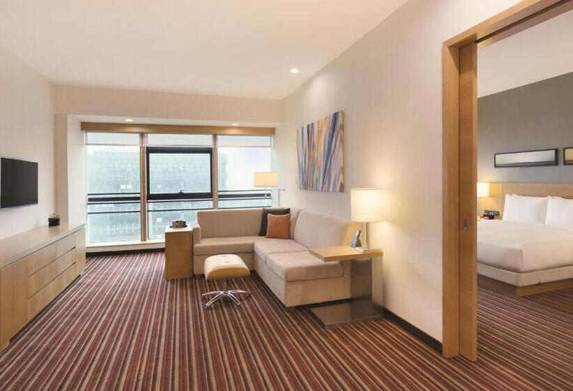 キングサイズベッドのスイートルーム, Hyatt Place Shenzhen Airport