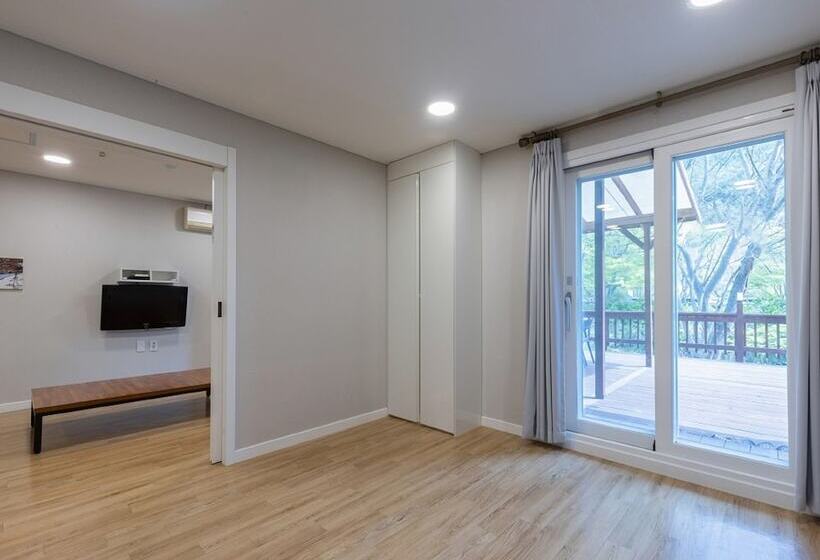 家庭间, Camp Jirisan Parkview