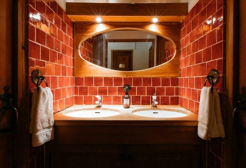 غرفة قياسية, Langley Hotel La Vieille Ferme