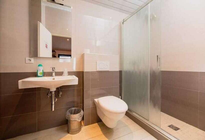 Quarto Estandar, Motel D Ornex