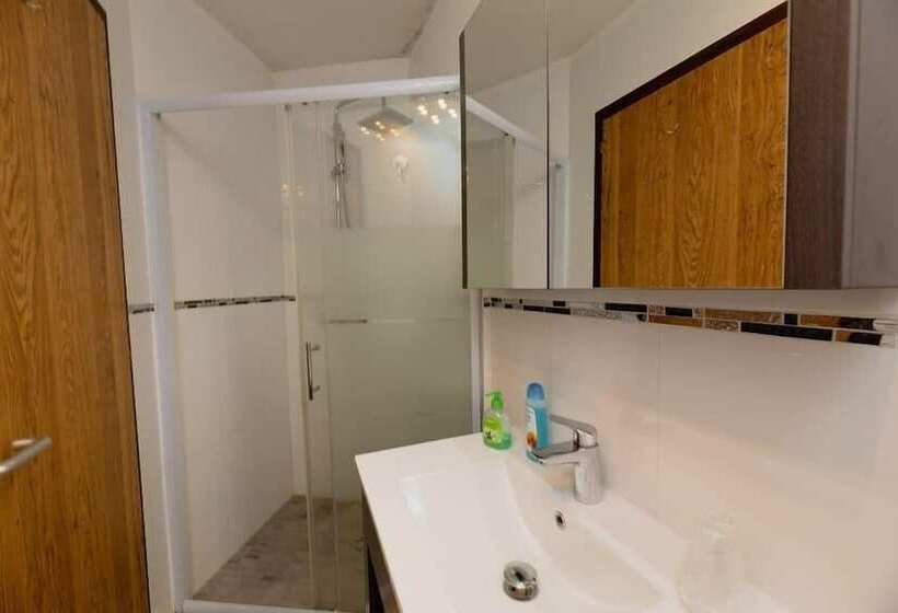 Quarto Triplo Estandar, Motel D Ornex