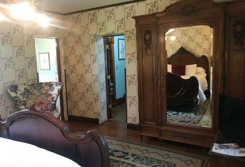 חדר סטנדרט עם ג'קוזי, The Nauvoo Grand Bed & Breakfast